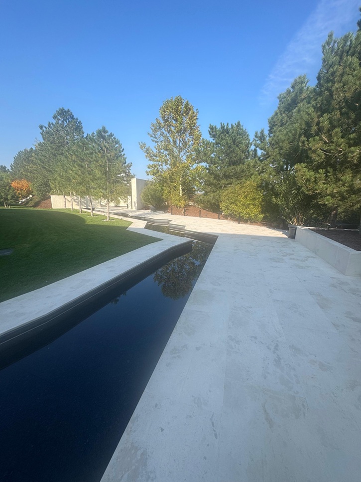 Kültéri matt mészkő burkolat