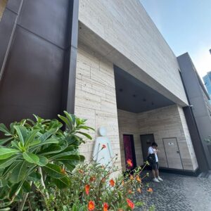 Töltetlen kefélt travertin lapok