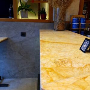 Arany márvány táblák