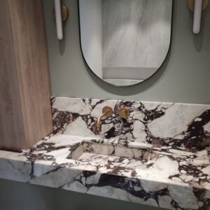 Calacatta Viola márvány