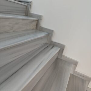 Fehér márvány tábla