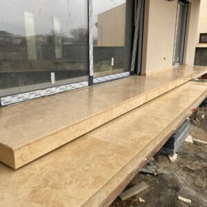 Egyedi travertin lépcsők