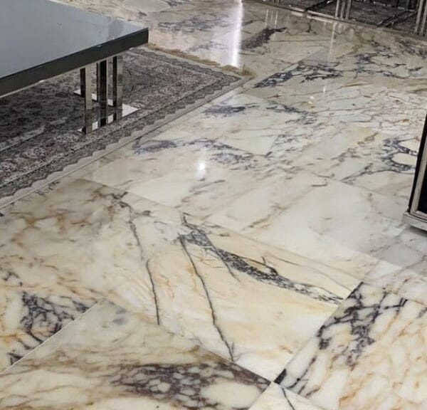 Arabescato Violet márvány burkolólap